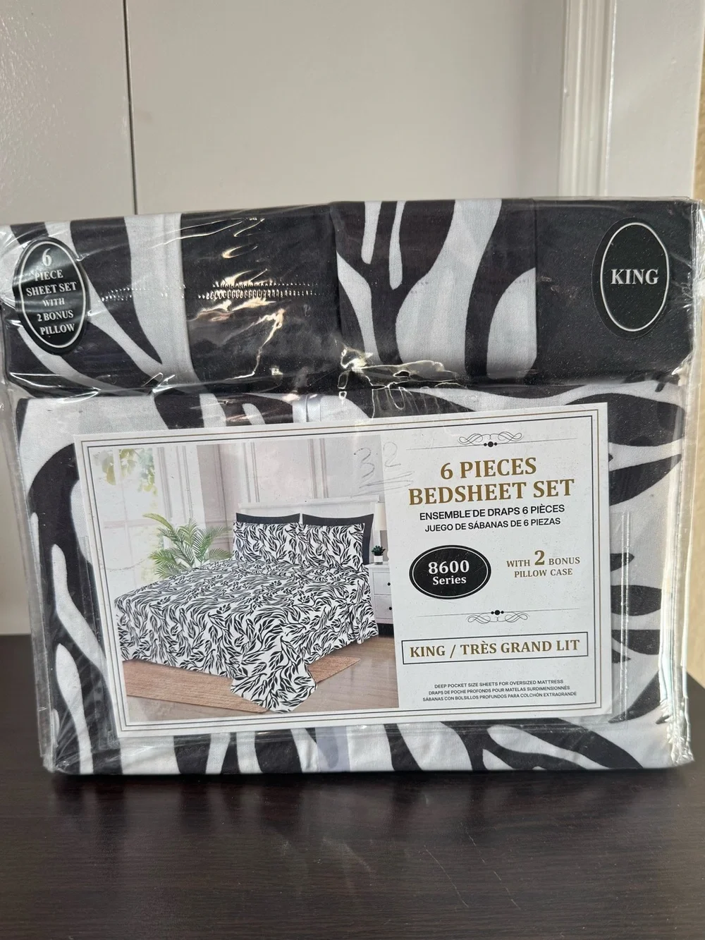 6-Piece Black and White King Bed Sheet Set
